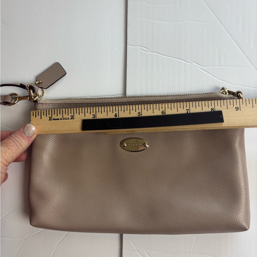 Coach Tan Leather Wristlet Clutch with Gold Hardware - Picture 6 of 9